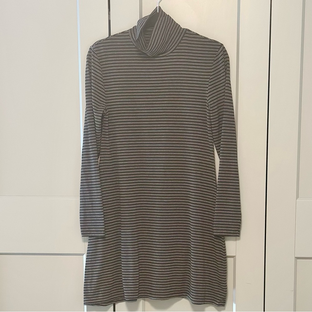 Carve Designs Turtle Neck Mini Dress Sz M Jersey Knit Black White Stripes